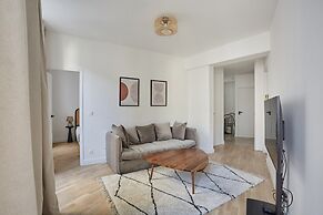 Modern Apartment Matignon Champs Elysees