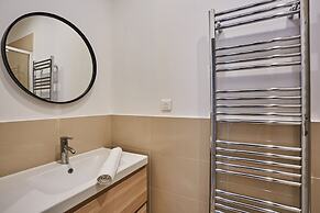 Modern Apartment Matignon Champs Elysees