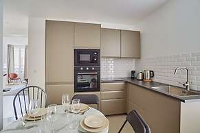 Modern Apartment Matignon Champs Elysees