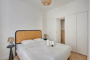 Modern Apartment Matignon Champs Elysees