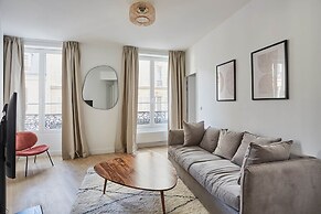 Modern Apartment Matignon Champs Elysees