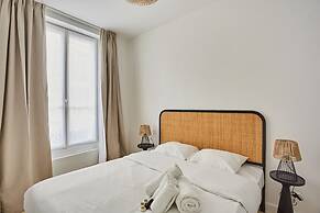 Modern Apartment Matignon Champs Elysees