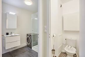 2 Bedroom Flat Centre de Paris - Eiffel Tower View