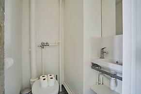 Very Nice Apartment With Terrace Neuilly