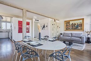Very Nice Apartment With Terrace Neuilly