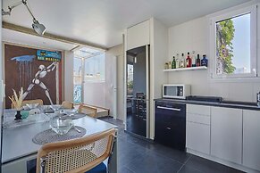 Very Nice Apartment With Terrace Neuilly