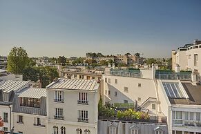 Very Nice Apartment With Terrace Neuilly