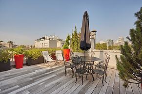 Very Nice Apartment With Terrace Neuilly