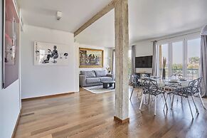 Very Nice Apartment With Terrace Neuilly