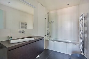 Very Nice Apartment With Terrace Neuilly