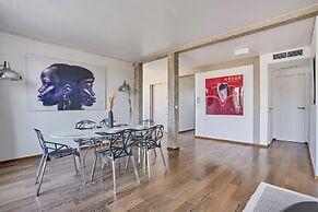 Very Nice Apartment With Terrace Neuilly