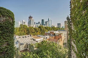 Very Nice Apartment With Terrace Neuilly