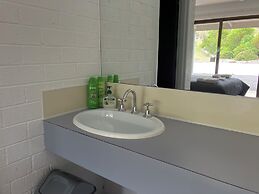61 OCEAN ROAD MOTEL