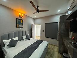 The FarmHouse Cafe & Lounge