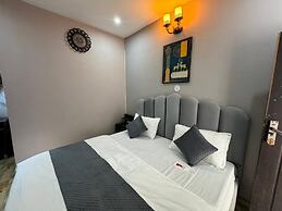 The FarmHouse Cafe & Lounge