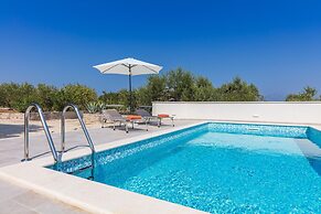 Charming Villa With Swimming Pool