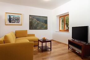 Charming Villa With Swimming Pool