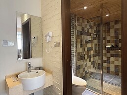 Castle peak yard Inn Guilin