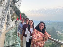 Castle peak yard Inn Guilin