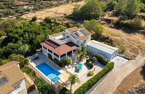 Pomos Harbour View Villa