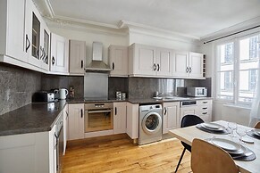 Sublime Appartement Champs Elysees