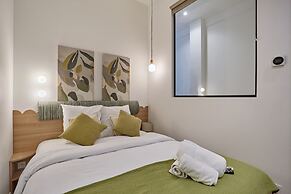 Superb Apartment on the Champs Elysees