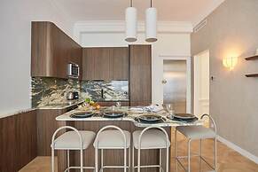 Superb Apartment on the Champs Elysees