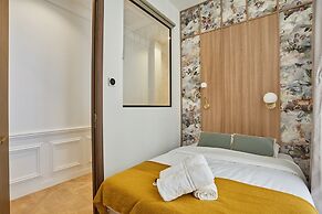 Superb Apartment on the Champs Elysees