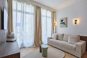 Superb Apartment on the Champs Elysees