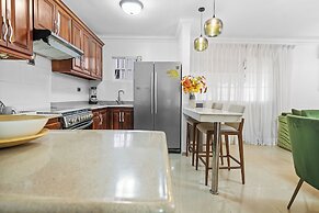 COZY ELEGANT 2BR SPACE