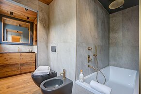 Simona Luxury Apartment few Steps From sk