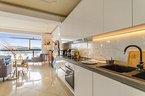 Magnificent Sunny Seafront Apart Sliema