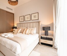 Downtown Luxe 1BR Vibes at Grande