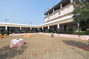 Royal Mansion Lawns
