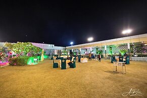 Royal Mansion Lawns