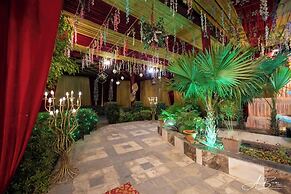 Royal Mansion Lawns