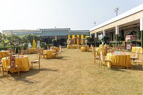 Royal Mansion Lawns