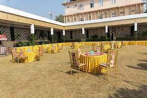Royal Mansion Lawns