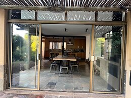 Bryanston Luxurious 4-Bed Villa