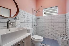 Chic Apartment Pool Parking in Central Condado