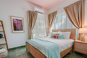 Chic Apartment Pool Parking in Central Condado