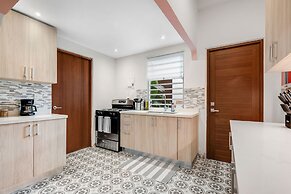 Chic Apartment Pool Parking in Central Condado