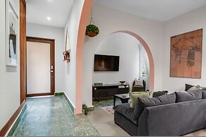 Chic Apartment Pool Parking in Central Condado