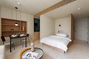 Business Bay Chic Studio w Pool Gym