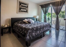Luxury Penthouse with 2 BR - Meridian