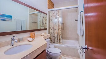 Luxury Penthouse with 2 BR - Meridian