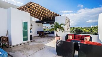 Luxury Penthouse with 2 BR - Meridian