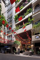 Le Premier Hotel & Rooftop Bar