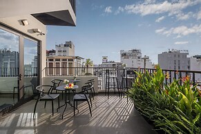 Le Premier Hotel & Rooftop Bar
