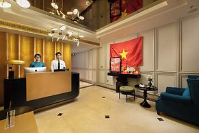 Le Premier Hotel & Rooftop Bar